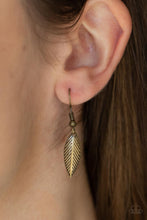 Load image into Gallery viewer, Canopy Cruise - Brass Feather Necklace Paparazzi