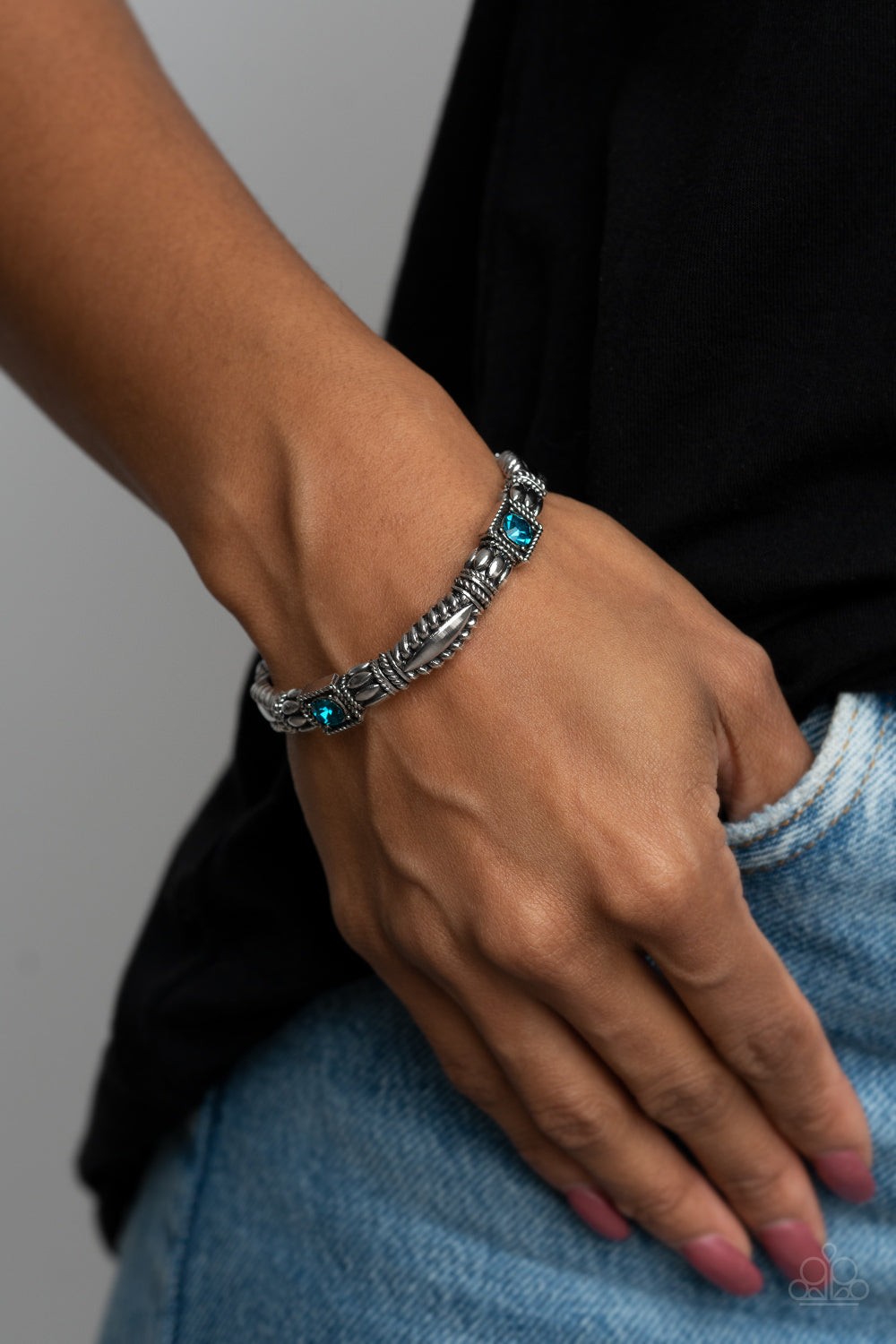 Get This GLOW On The Road - Blue Bracelet Paparazzi