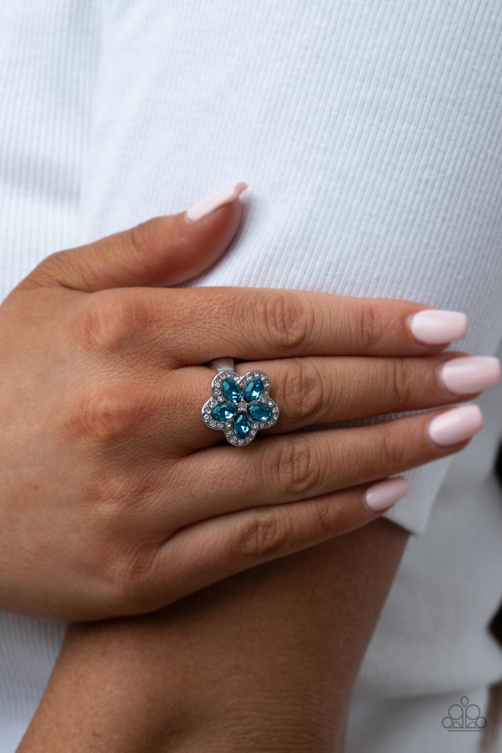 Efflorescent Envy - Blue Flower Ring Paparazzi