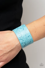 Load image into Gallery viewer, Rosy Wrap Up - Blue Snap Flower Bracelet Paparazzi
